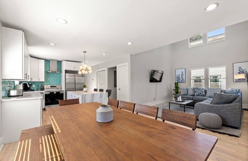 East Side House | Twin Homes - 8 Bedroom Retreat In Central ATL