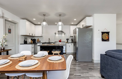 Freeland House | Twin Oaks Retreat by AvantStay | Mins to Freeland
