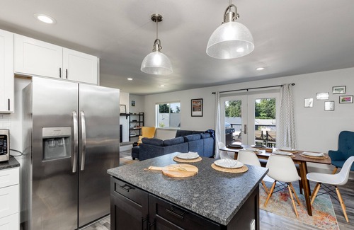 Freeland House | Twin Oaks Retreat by AvantStay | Mins to Freeland