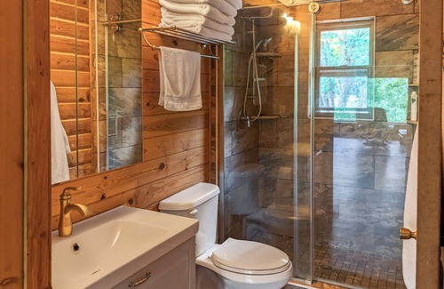 Boswell Villa | Twin Springs Cabin on White River - fiber internet