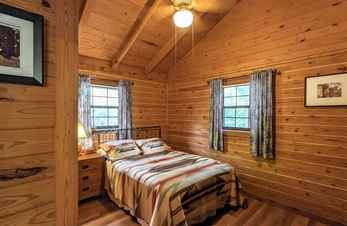 Boswell Villa | Twin Springs Cabin on White River - fiber internet