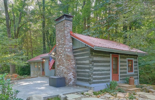 Pittman Center Cottage | Twin Trees: Charming Family Getaway in the Smokies