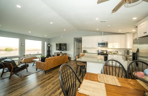 Paso Robles Other | Two Adjacent Farmhouses on 4 acres. Sleeps up to 20. Pet Friendly