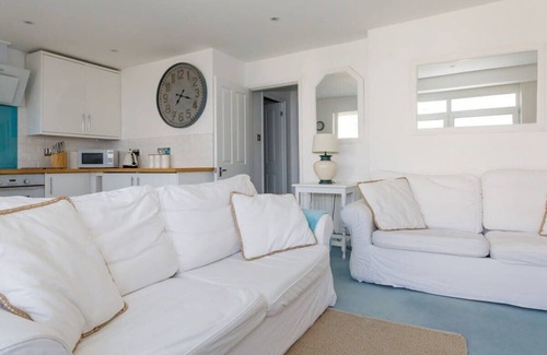 East Wittering Apartment | Two Bed Seafront Escape in East Wittering