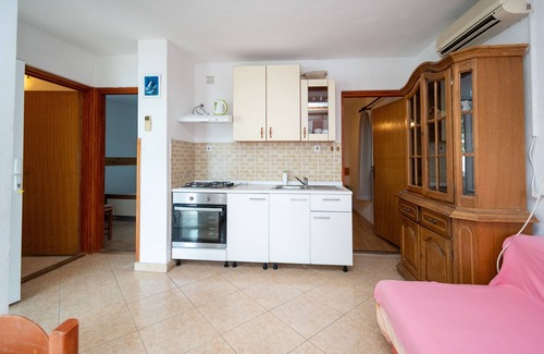 Vidalici Apartment | Two bedroom apartment near beach Vidalići, Pag (A-6519-e)