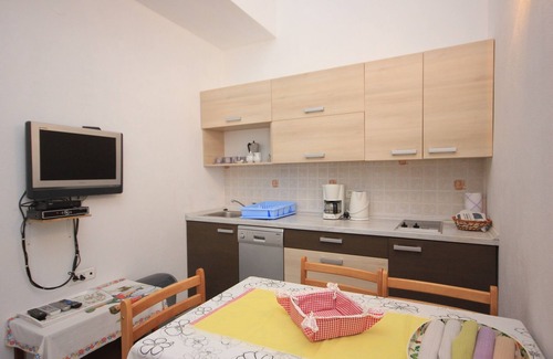 Artatore Apartment | Two bedroom apartment near beach Artatore, Lošinj (A-7935-a)