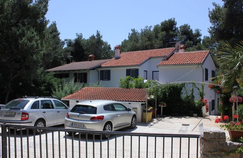 Artatore Apartment | Two bedroom apartment near beach Artatore, Lošinj (A-7935-a)