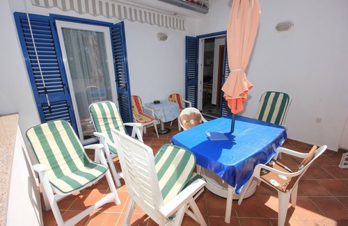 Artatore Apartment | Two bedroom apartment near beach Artatore, Lošinj (A-7935-a)