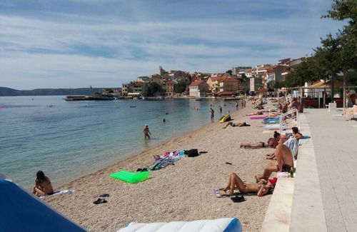 Igrane Apartment | Two bedroom apartment near beach Igrane, Makarska (A-10033-a)