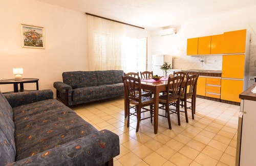 Pokrivenik Apartment | Two bedroom apartment near beach Cove Zarace (Gdinj), Hvar (A-9675-a)