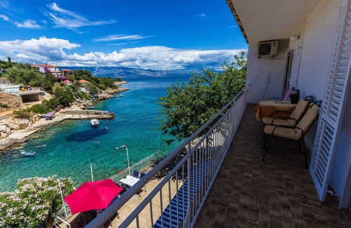 Pokrivenik Apartment | Two bedroom apartment near beach Cove Zarace (Gdinj), Hvar (A-9675-a)