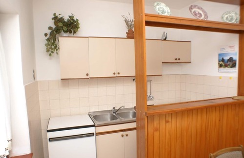 Simuni Apartment | Two bedroom apartment near beach Šimuni, Pag (A-236-d)