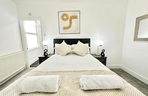 Addison Apartment | Two Bedroom Apartment Shepherd Bush