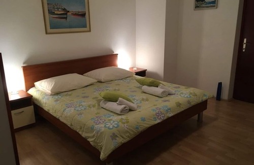 Tribulje Apartment | Two bedroom apartment with terrace and sea view Tribulje, Krk (A-5438-b)
