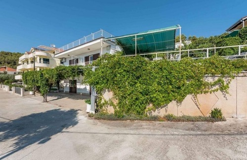 Poljica Apartment | Two bedroom apartment with balcony and sea view Poljica, Trogir (A-21041-a)