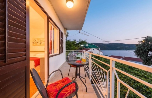 Poljica Apartment | Two bedroom apartment with balcony and sea view Poljica, Trogir (A-21041-a)
