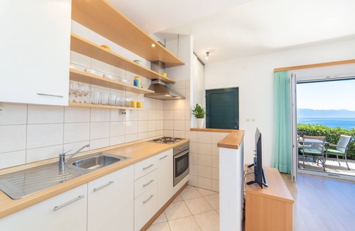 Brist Apartment | Two bedroom apartment with terrace and sea view Brist, Makarska (A-19737-b)
