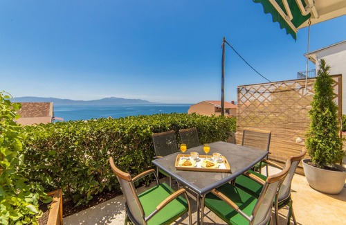 Brist Apartment | Two bedroom apartment with terrace and sea view Brist, Makarska (A-19737-b)
