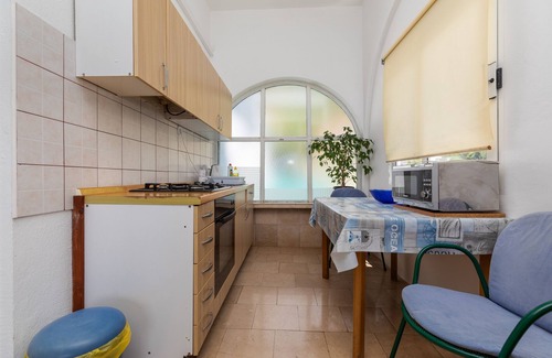 Brist Apartment | Two bedroom apartment with terrace and sea view Brist, Makarska (A-22463-c)