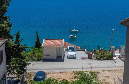 Brist Apartment | Two bedroom apartment with terrace and sea view Brist, Makarska (A-22463-c)