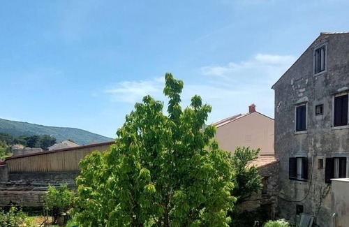 Cres Apartment | Two bedroom apartment with air-conditioning Cres (A-21116-a)