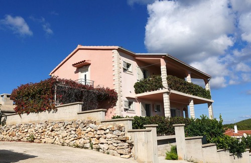 Rukavac Apartment | Two bedroom apartment with terrace and sea view Rukavac, Vis (A-8839-c)