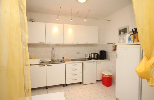 Rukavac Apartment | Two bedroom apartment with terrace Rukavac, Vis (A-8864-a)