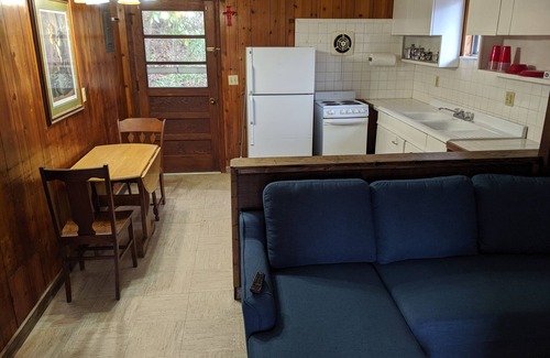Cadiz Cabin | Two Bedroom Cabin adjacent to Lake Barkley State Park