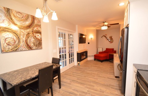 Oaks Corners Bed & Breakfast | Two Bedroom Condo at our Lakefront Paradise. Pool, Hot Tub, Kayaks and more. Sleeps 4 Adults