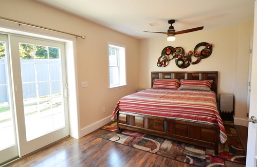 Oaks Corners Bed & Breakfast | Two Bedroom Condo at our Lakefront Paradise. Pool, Hot Tub, Kayaks and more. Sleeps 4 Adults