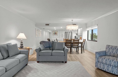 Beachview Country Club Estates Condo | Two Bedroom, Corner Unit with Views of the Gulf of Mexico - Sanddollar B101