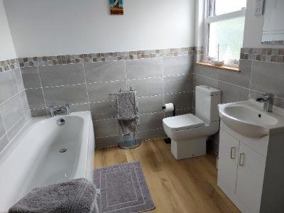 Perranporth House | Two bedroom cottage - country lane -10 min walk to Perranporth beach