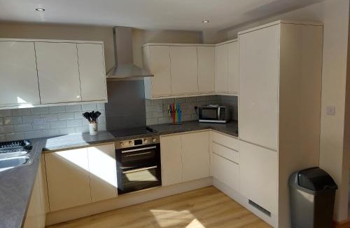 Perranporth House | Two bedroom cottage - country lane -10 min walk to Perranporth beach