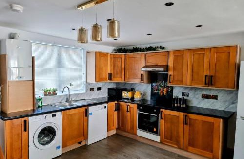 Tooting House | Two Bedroom Family House in London Colliers Wood