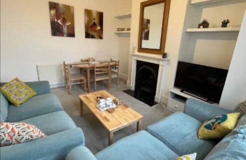 Graveney Apartment | Two Bedroom Flat in London