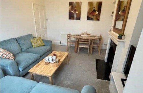 Graveney Apartment | Two Bedroom Flat in London