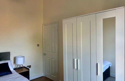 Merton Apartment | Two Bedroom Holiday Home
