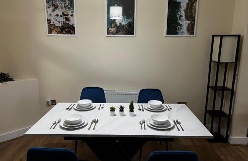 Merton Apartment | Two Bedroom Holiday Home