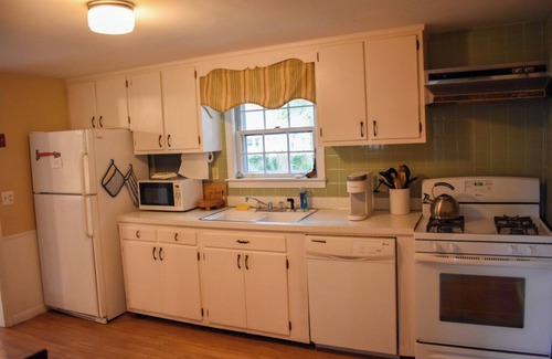 West Dennis House | Two bedroom home sleeping 6 with central air conditioning