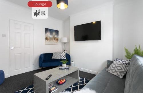 Chesterfield House | Two Bedroom House By Littlepiggyrentals Short Lets & Serviced Accommodation Chesterfield Central With Free Parking