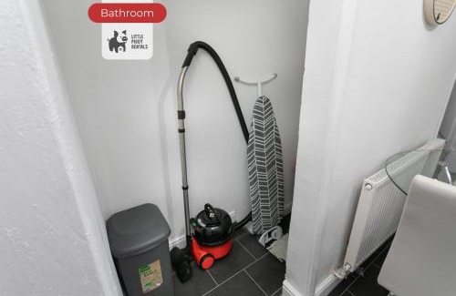 Chesterfield House | Two Bedroom House By Littlepiggyrentals Short Lets & Serviced Accommodation Chesterfield Central With Free Parking