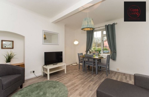 Hamilton House | Two Bedroom House by Klass Living Serviced Accommodation Hamilton - Kenmar House With Parking & WiFi