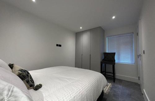Brondesbury Apartment | Two Bedroom House In Kilburn