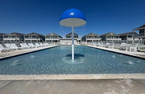Galveston House | Two Bedroom Villa Walk to Beach