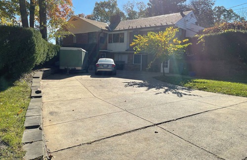 Silver Spring House | Two Double Beds, Bathroom, Shower, Fridge, MW, TV, Wifi - 64.