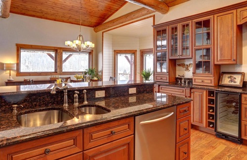 Nemo Villa | Two fireplaces! Nemo Winter Lodge Sleeps 16, comfortably. Perfect winter vacay!