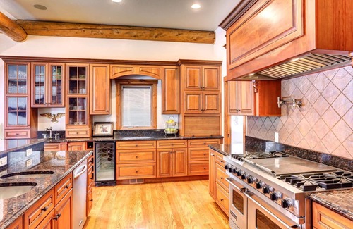 Nemo Villa | Two fireplaces! Nemo Winter Lodge Sleeps 16, comfortably. Perfect winter vacay!