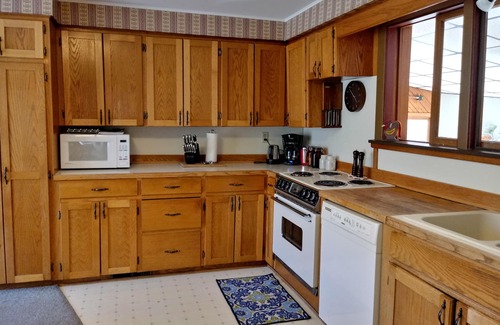 Holland House | Two great towns, one great location
