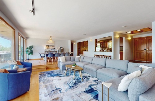 Retsil House | Two homes in one - panoramic sound views - two kitchens, fireplaces & jetted tub