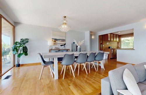 Retsil House | Two homes in one - panoramic sound views - two kitchens, fireplaces & jetted tub